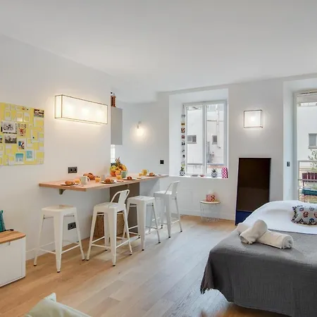 Gold Apartment